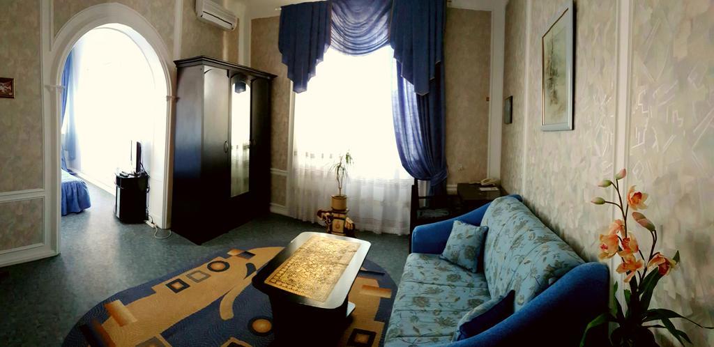 Versal Hotel خيرسون المظهر الخارجي الصورة